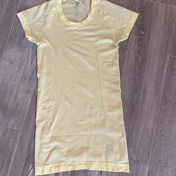 lululemon athletica Tops - Lululemon short sleeve swiftly